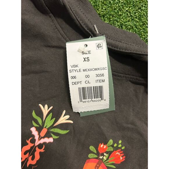 Doe Women's Cowboy Desert Floral Planter Crew Neck Short Sleeve Shirt Size XS - Picture 4 of 4